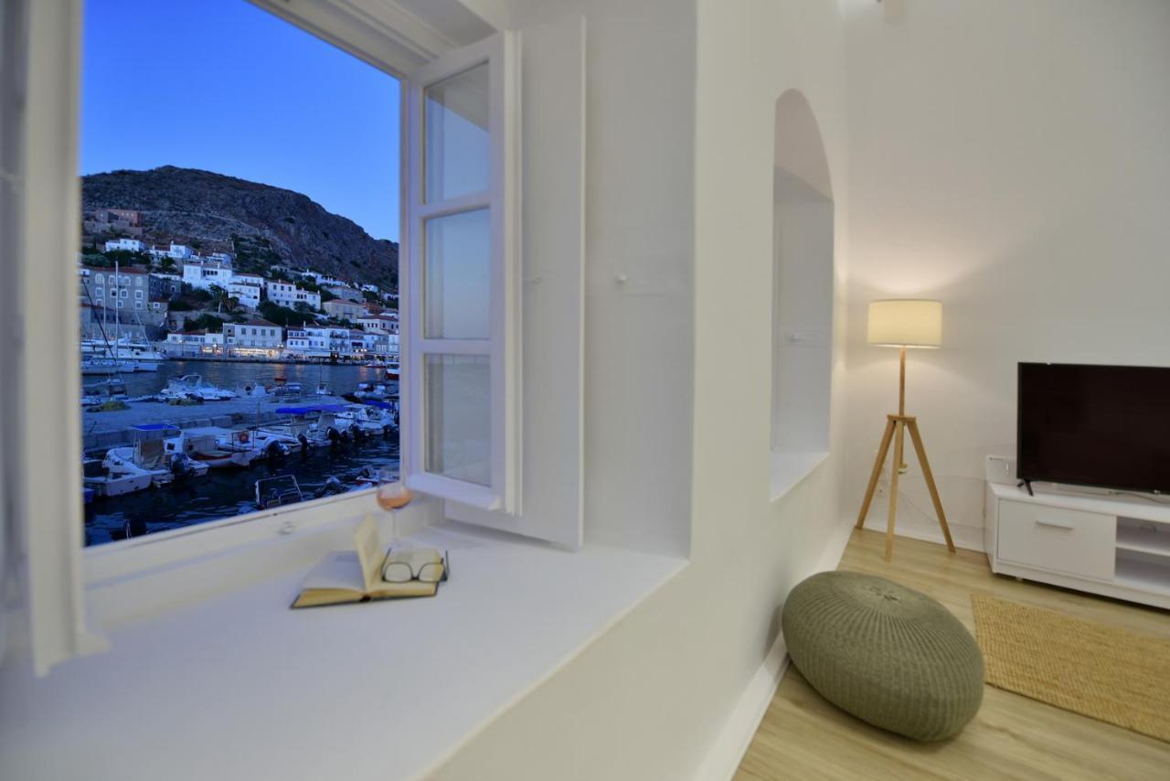 Hydra Hospitality Port Apartment Bagian luar foto